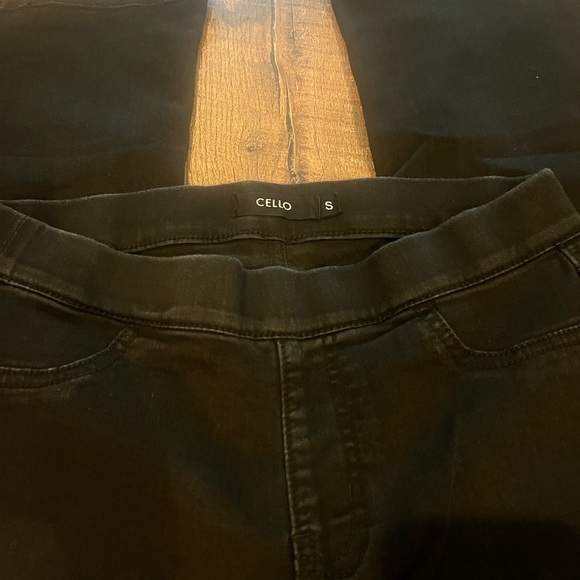 Cello Women's Classic Black Skinny Jeans - Picture 2 of 6